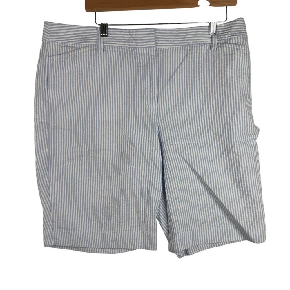 Talbots Women's Seersucker 10.5 Perfect Shorts size 14 Blue/White